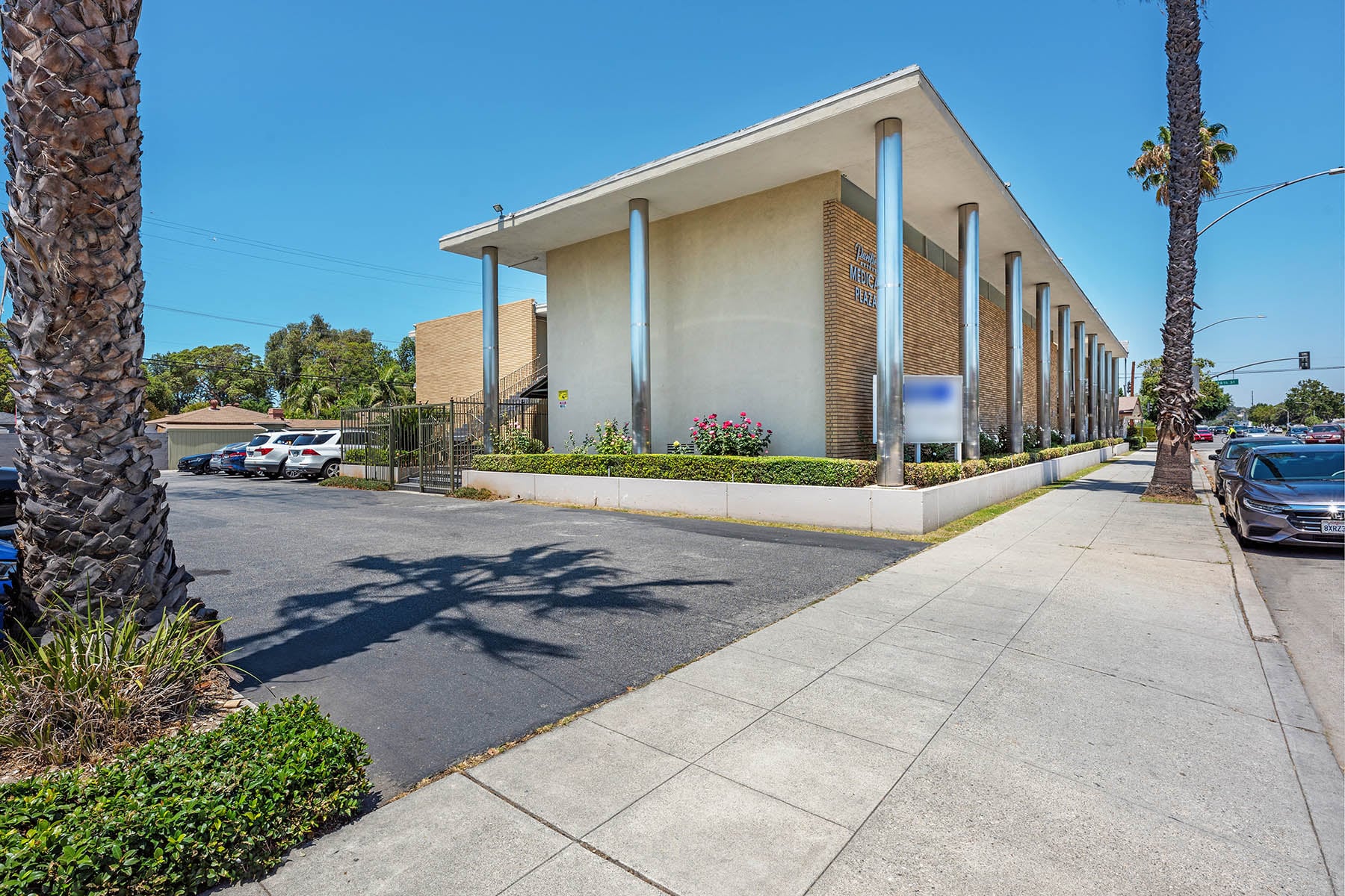 2777 Pacific Ave